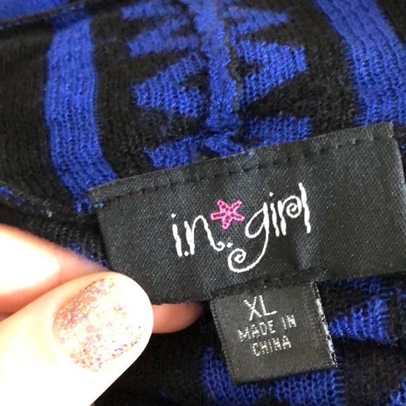 black and blue sweater cardigan 💙🖤 - Picture 5 of 5